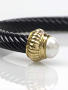 1入時尚黑色真空電鍍6毫米不銹鋼絞線手鍊，帶有仿珍珠細節，可調節開口設計，精美優雅，非常適合作為家人、朋友或鍾情之人的魅力禮物 - 黑色 - 查看 3