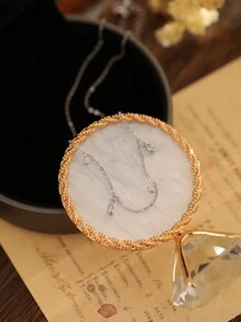 Nooxian 1pc Women's French Retro Elegant Uncommon Design Grand Green Water Drop Cubic Zirconia Luxury Collarbone Necklace (Random Number Of Pendants) - Silver - View 2