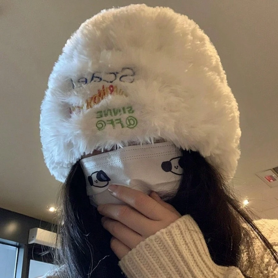 1頂女式厚實暖和的毛茸冬季毛線帽,帶毛球,白色