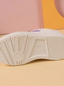 Girls' Purple Lightweight Waterproof Flat Sports Shoes With Heart & Butterfly Embroidery Design, Suitable For All Seasons