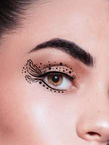 2 套深玫瑰、心形、草莓、星形防水眼线笔和睫毛化妆临时纹身贴纸