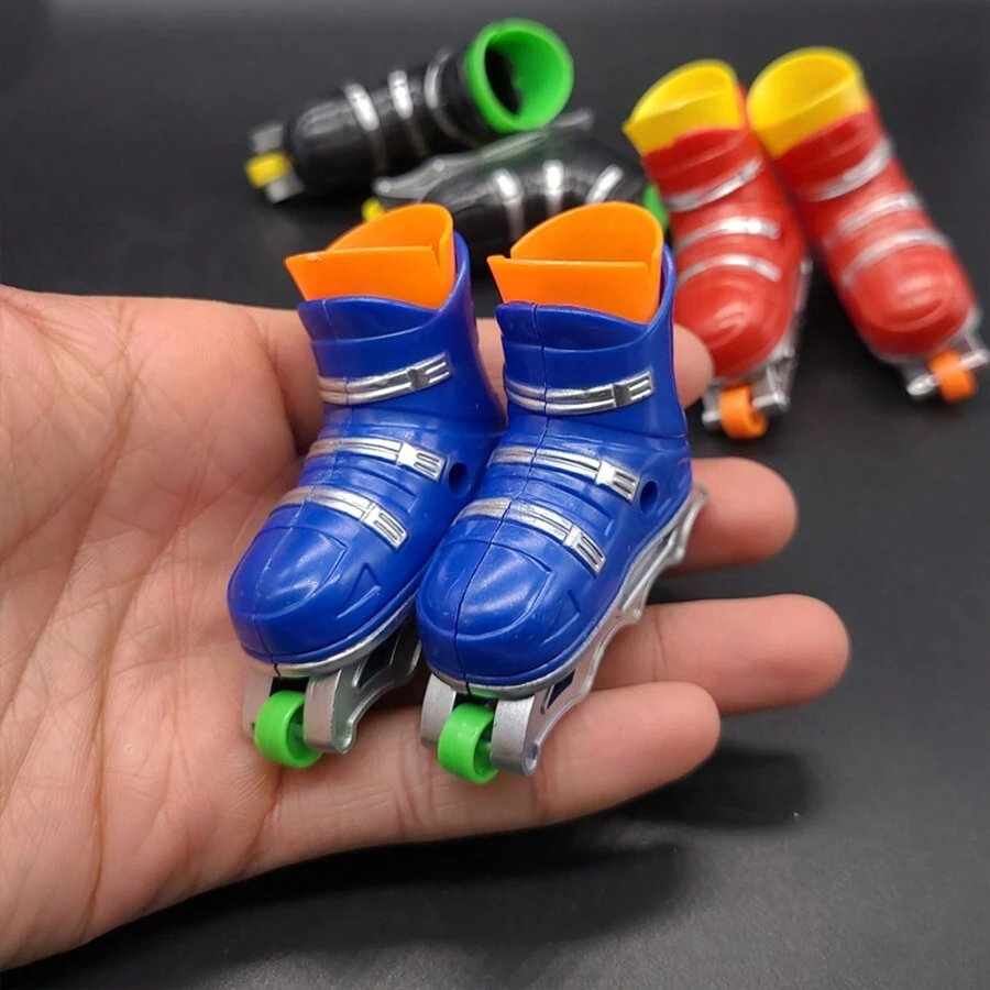 2pcs Random Color Finger Roller Skates, Mini Inline Skates Tool, Creative Novelty Model Toy - Multicolor - View 1
