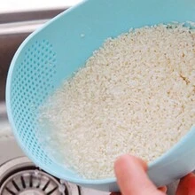 1入創意家用廚房洗米器,洗米碗,塑料瀝水蔬菜籃,適用於日常生活,廚房,餐廳和食堂用於清洗蔬菜和水果。