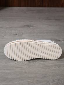 2023新款舒適白色女士便鞋,厚底仿古木紋貼面,鞋底縫線穿插而成 - 白色 - 查看 2