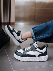 孩子們的低胸運動滑板鞋,時尚休閒透氣防滑輕便全部季節鞋,彩色