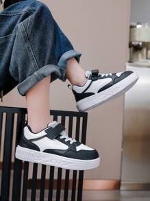 孩子們的低胸運動滑板鞋,時尚休閒透氣防滑輕便全部季節鞋,彩色