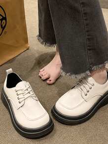 女士休閒托鞋,秋冬新品,英倫風格托鞋可搭配任何服裝,帶有皮帶,舒適柔軟的鞋底,方便穿脫 - 白色 - 查看 2