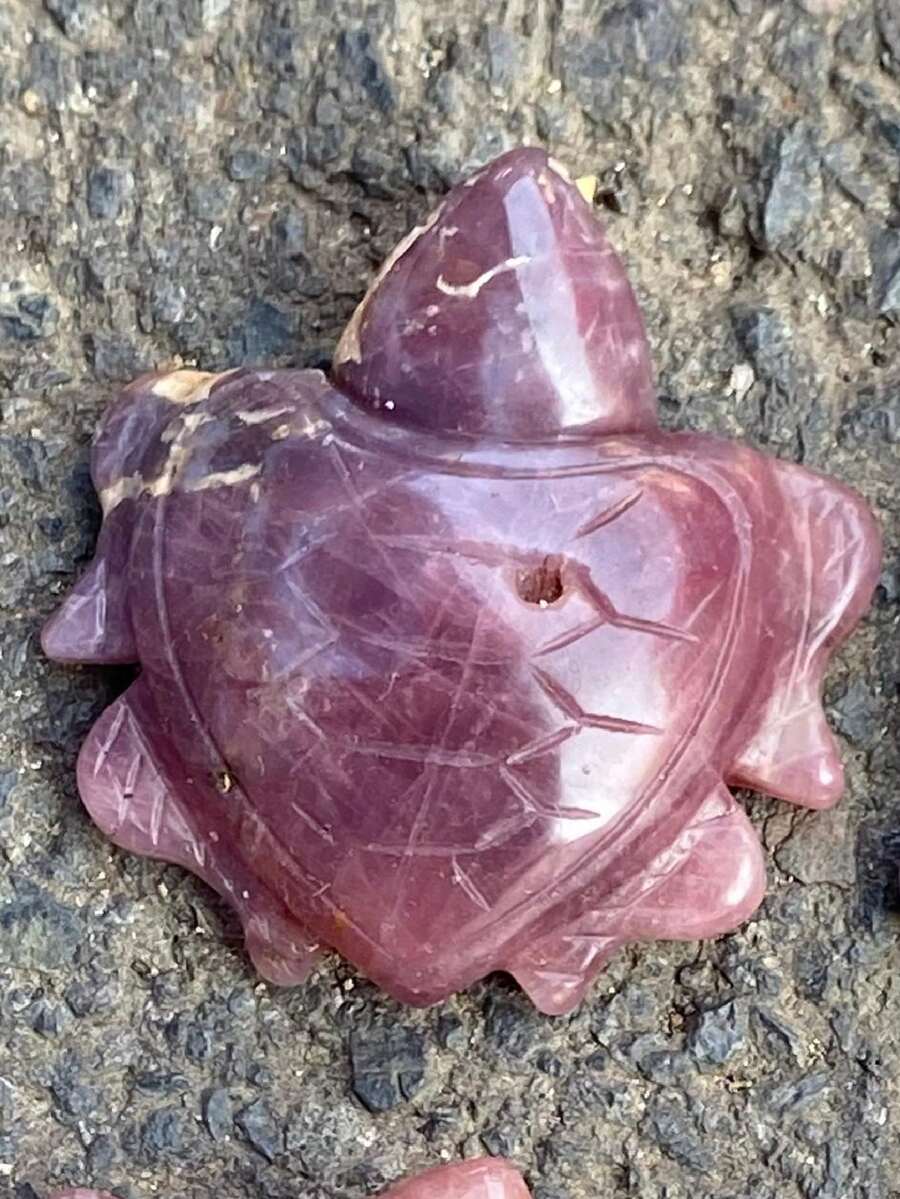 天然水晶粉紅水晶雕刻龜裝飾品,手工雕刻藍、粉色水晶脈輪療癒石,冥想能量石,約5厘米大小,顏色變化為粉紫色,每件都是獨一無二的,品質優良,充滿能量,單獨出售,謝謝 - 彩色 - 查看 1