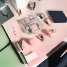 8 件/套创意马卡龙色迷你订书机、打孔器、起钉器、胶带座、胶带卷、笔筒、剪刀、500 件订书钉文具办公套装，透明塑料盒包装，方便的迷你办公文具套装，学生和职业女性的理想选择，适合家庭和办公室使用，送给少女的礼物，返校，学校用品 - 彩色 - 查看 5