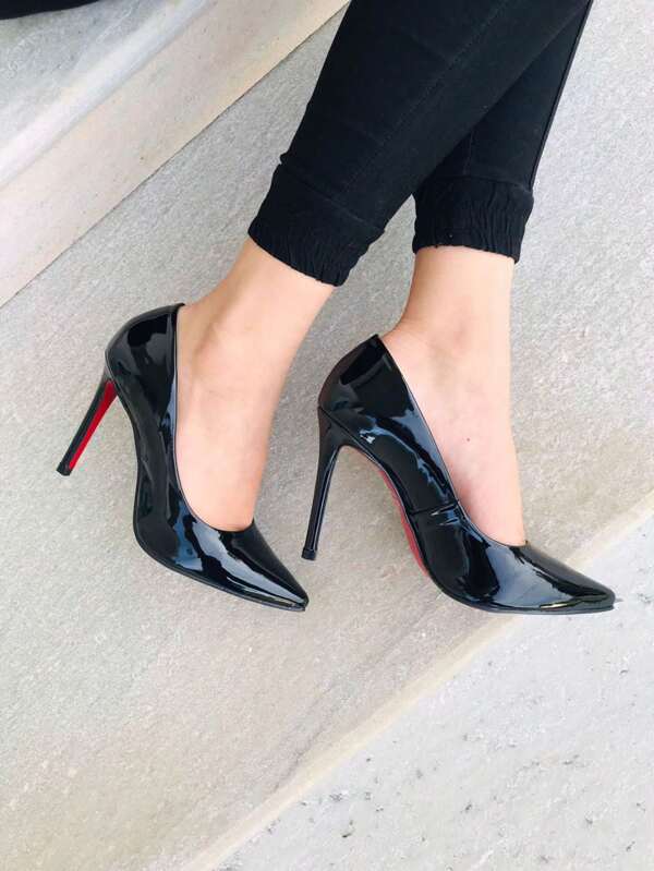 Scarpin sapato salto 11cm verniz preto com solado vermelho