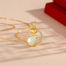 1個附有玉兔吊墜的鈦鋼兔子項鍊,鎖骨鍊,是新年和情人節最好的禮物,女性首飾