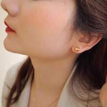 一對精緻不鏽鋼愛心耳釘,適合女性配戴的多功能耳環