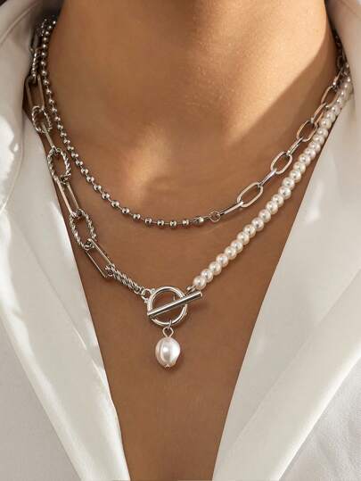 قلادة ذهبية كلاسيكية مطلية بالذهب مع سلسلة طويلة من الخرز الصناعي والخرزة الكبيرة للنساء للمناسبات والتواعد