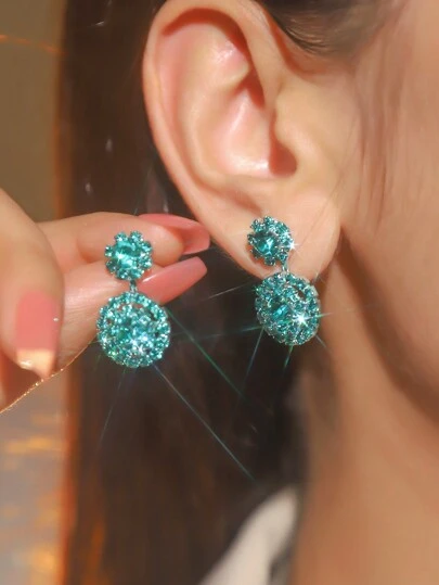 Gorgeous Crystal Earring Stud for Women 1 Pair