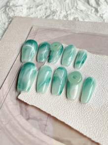 10 pièces Faux ongles longs en forme de cercueil faits à la main, style néo-chinois avec motif dégradé de nuages. Apparence élégante translucide comme du jade, convient pour les fêtes, les bals, l'usage quotidien. Avec 1 bouteille de gelée gel et 1 bloc de polissage pour ongles à clipser