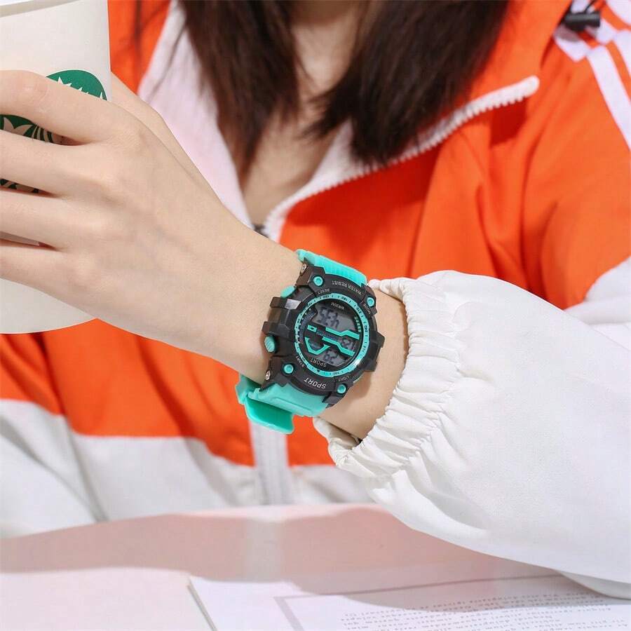 1 Miếng Sành điệu & Giải trí Đa chức năng Đồng hồ điện tử Với Màu xanh lá Tròn Quay số , Khối màu Silicone Dây đeo Và Chức năng Của 24H Thời gian Trưng bày , Ngày Trưng bày , Trưng bày , Đồng hồ bấm giờ , Và Đồng hồ báo thức , Thích hợp Đối với Mặc hàng ngày - màu xanh lá - Xem 1