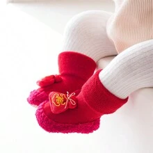 婴幼儿软底运动鞋 手工制作 加厚毛绒 防滑防踢 红色 圣诞节 新年 冬季