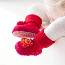 婴幼儿软底运动鞋 手工制作 加厚毛绒 防滑防踢 红色 圣诞节 新年 冬季