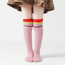 1雙彩虹大腿高可麗龍絨長襪,厚實保暖的膝上長襪,為冬季增添色彩