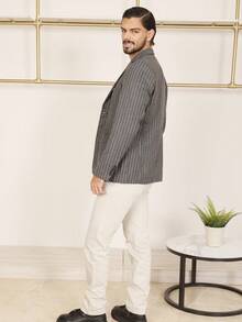 Saco para hombre chaqueta de traje formal con cuello de solapa con diseño de lineas en color claro blazer para caballero - Gris Oscuro - Ver 4