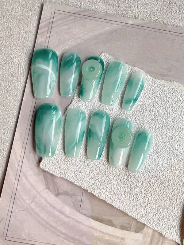 10 pièces Faux ongles longs en forme de cercueil faits à la main, style néo-chinois avec motif dégradé de nuages. Apparence élégante translucide comme du jade, convient pour les fêtes, les bals, l'usage quotidien. Avec 1 bouteille de gelée gel et 1 bloc de polissage pour ongles à clipser