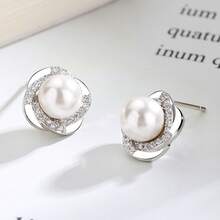 1 對圓形珍珠耳釘,精緻的設計師珠寶,適合女性日常約會 - 白色 - 查看 2