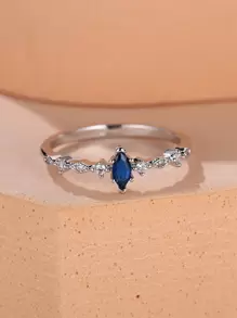 1 Stück modischer und exquisiter Ring mit saphirblauem Zirkonia in Pferdeaugenform, edles Geschenk für Mädchen, geeignet für Engagement, Hochzeit und Party Dekorationen