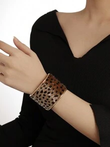1pc Fashionable Metal & Leopard Texture Pu Leather Cuff Bracelet