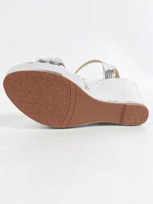 女士带扣坡跟凉鞋 - 銀色 - 查看 7