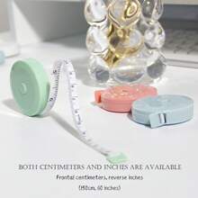 1入組/3入組迷你可縮式家用卷尺,可攜式縫紉卷尺,腰圍體重指數,測量服裝,辦公室和家庭使用,方便,實用,耐用和穩固;採用abs樹脂製成,易於攜帶,價格實惠,最大長度1.5m / 59in,精度為0.01m - 藍色 - 查看 5