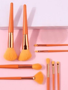 9件套柔软化妆刷套装，包含粉底刷、散粉刷、腮红刷、眼影刷等，是打造精致妆容的理想之选。套装包含各种化妆刷，是化妆礼盒的理想之选。