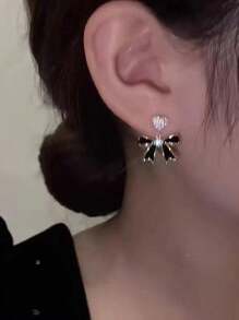 1 Pair French Style Luxury Minimalist Black Bowknot Heart Shape Earrings, Fashion Personalized Elegant Ear Studs For Women, Versatile Daily Wear - Black - View 3