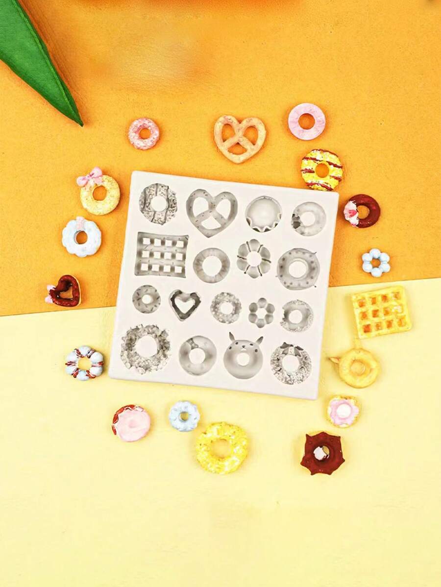 1 件迷你心型和甜甜圈形狀矽膠模具,適用於巧克力、慕斯、糖果裝飾