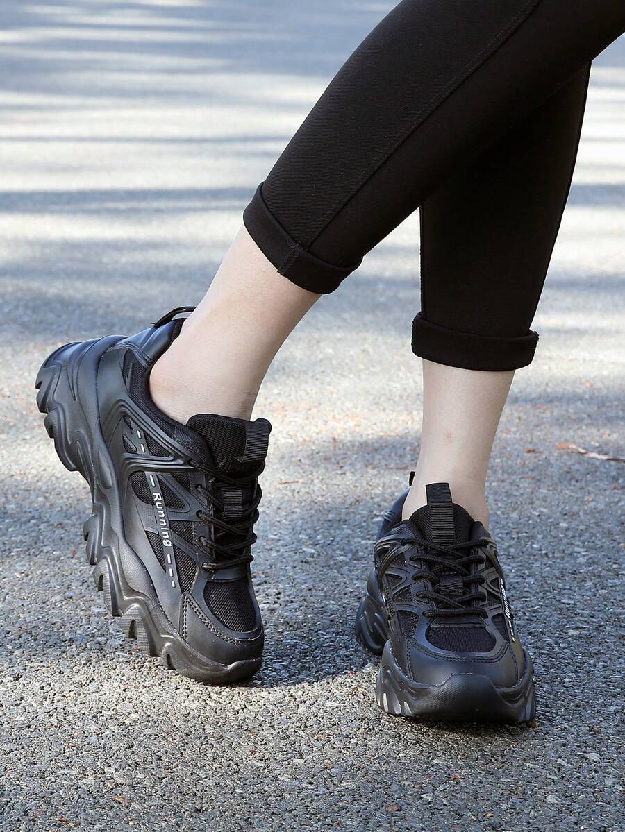 黑色男女通用时尚厚底高跟运动鞋，适合运动和休闲，非常适合圣诞节、情侣约会、礼物