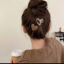 2pcs Khaki Heart-Shaped Alligator Hair Clips For Daily Use And Holiday - Khaki - View 2