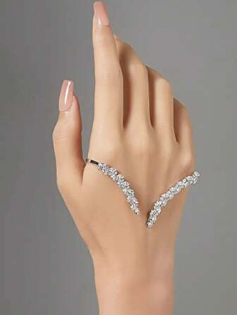 1pc Silver-Tone Cz Bracelet For Women, 2023 Palm Cuff Style Fashion Accessory For Wedding & Party Elegant
