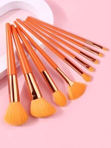 9件套柔软化妆刷套装，包含粉底刷、散粉刷、腮红刷、眼影刷等，是打造精致妆容的理想之选。套装包含各种化妆刷，是化妆礼盒的理想之选。