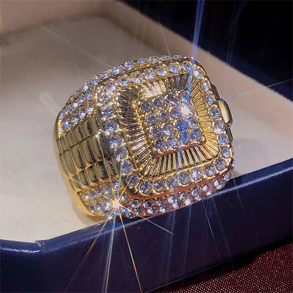 1條閃亮的全鑽金色戒指