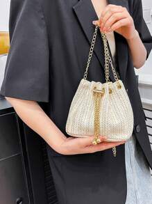 New Straw Shoulder Bag With Metal Chain, Fashion Straw Crossbody Bag With Metal Lock Clasp, Lightweight Minimalist Small Bag For Women, Fashionable Vacation Bag For Summer, Summer Straw Beach Bag For Women, Vacation Essentials, Perfect For Summer, Vacation & Beach