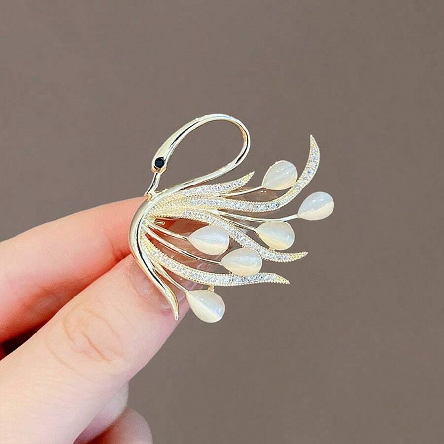 簡小曼優雅天鵝造型仿水晶胸針,高端女用別緻奢華定衣配飾,精緻西裝別針