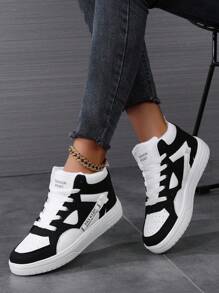 女款黑白休閒高筒運動鞋,秋冬季舒適透氣設計,綁帶式閉合