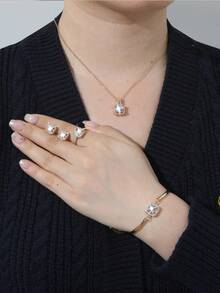 5入組流行的立方氧化鋯鑲嵌方形吊墜珠寶套裝,包括項鍊、耳環、戒指和手鐲。適合晚禮服 - 金黃色 - 查看 11