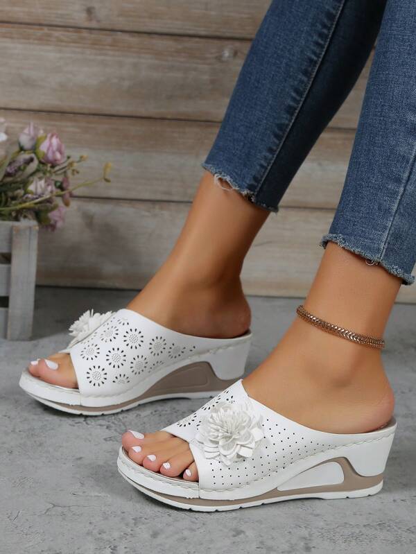 صنادل نسائية أنيقة مرصعة من جلد البولي يوريثان مريحة بكعب منخفض، مناسبة للربيع والصيف