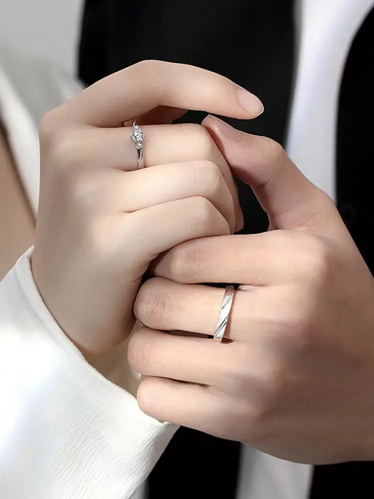 Anello con pietre preziose naturali di zirconi cubici di forma rotonda anello re