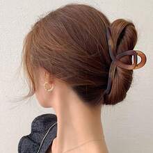 2入組女式大虎斑色啞光髮夾,適用於任何特殊場合,讓您更迷人更有魅力。生日、聖誕、萬聖節、感恩節等活動送女友、姐妹、妻子或母親的完美禮物