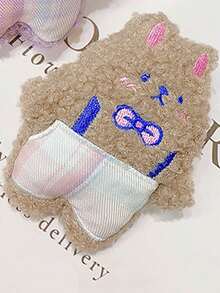 1個可愛的卡通毛絨3d工作褲熊形胸針,適用於袋子,衣服等