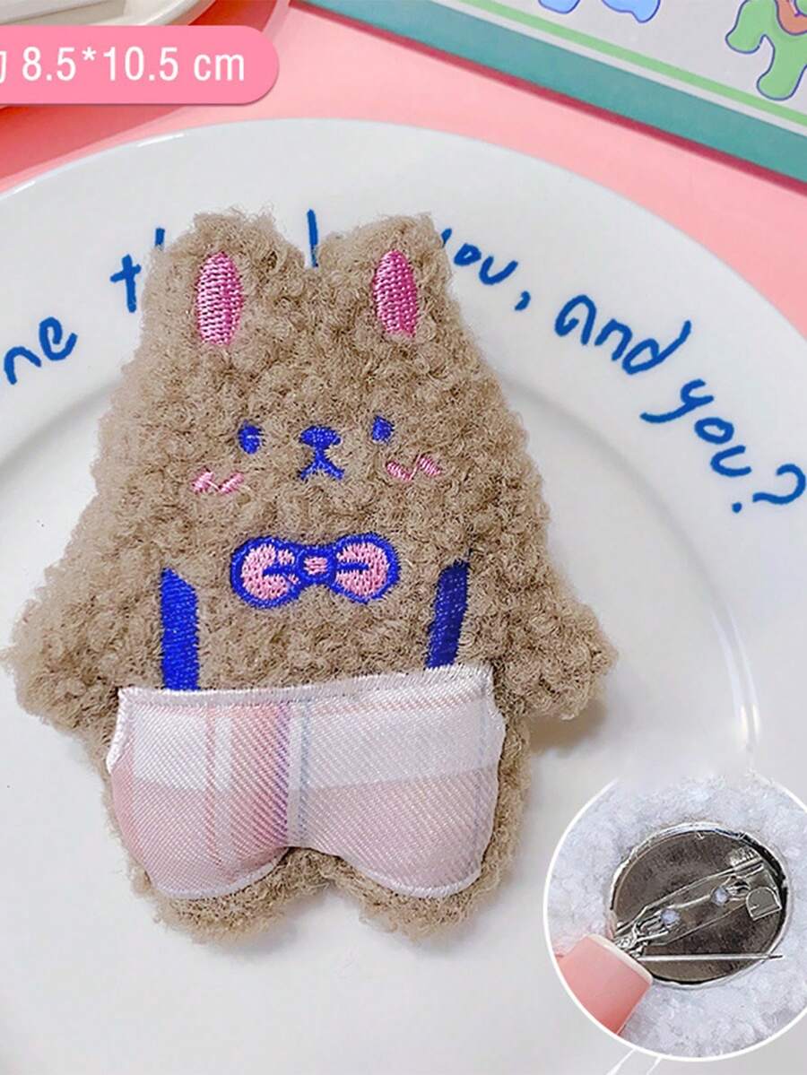 1個可愛的卡通毛絨3d工作褲熊形胸針,適用於袋子,衣服等