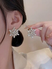 1pair Shiny Artificial Crystal Decorative Flower Earrings In Bohemian Style Fashion Gift For Girl Christmas Royal Elegant Snowflake Halloween