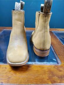 Porque usted lo solicito llegaron los botines vaqueros, suela cocido, color miel, tabla de conversión de tallas( US7-MX25, US7.5-MX25.5, US8-MX26, US8.5-MX26.5, US9-MX27, US9.5-MX27.5, US10-MX28) - Amarillo Mostaza - Ver 2
