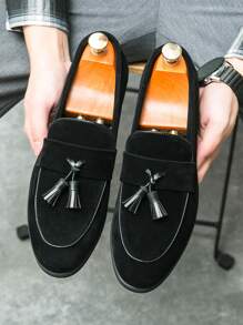 Męskie mokasyny typu slip-on z frędzlami, modna gumowa podeszwa, casualowe mokasyny w stylu oksfordzkim w kolorze czarnym